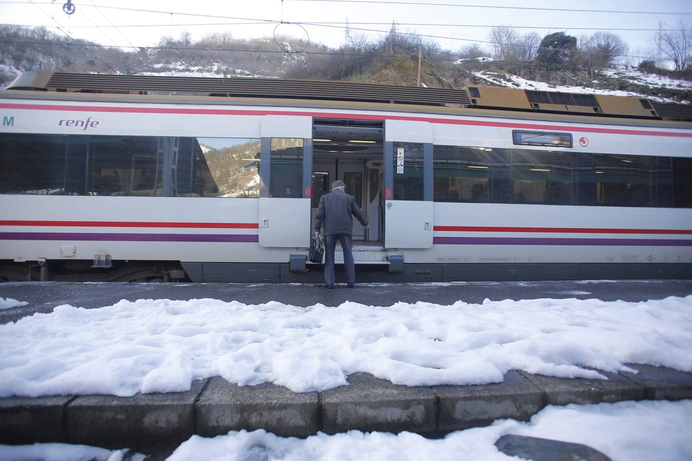 Asturias ha recuperado la conexión férrea con León.