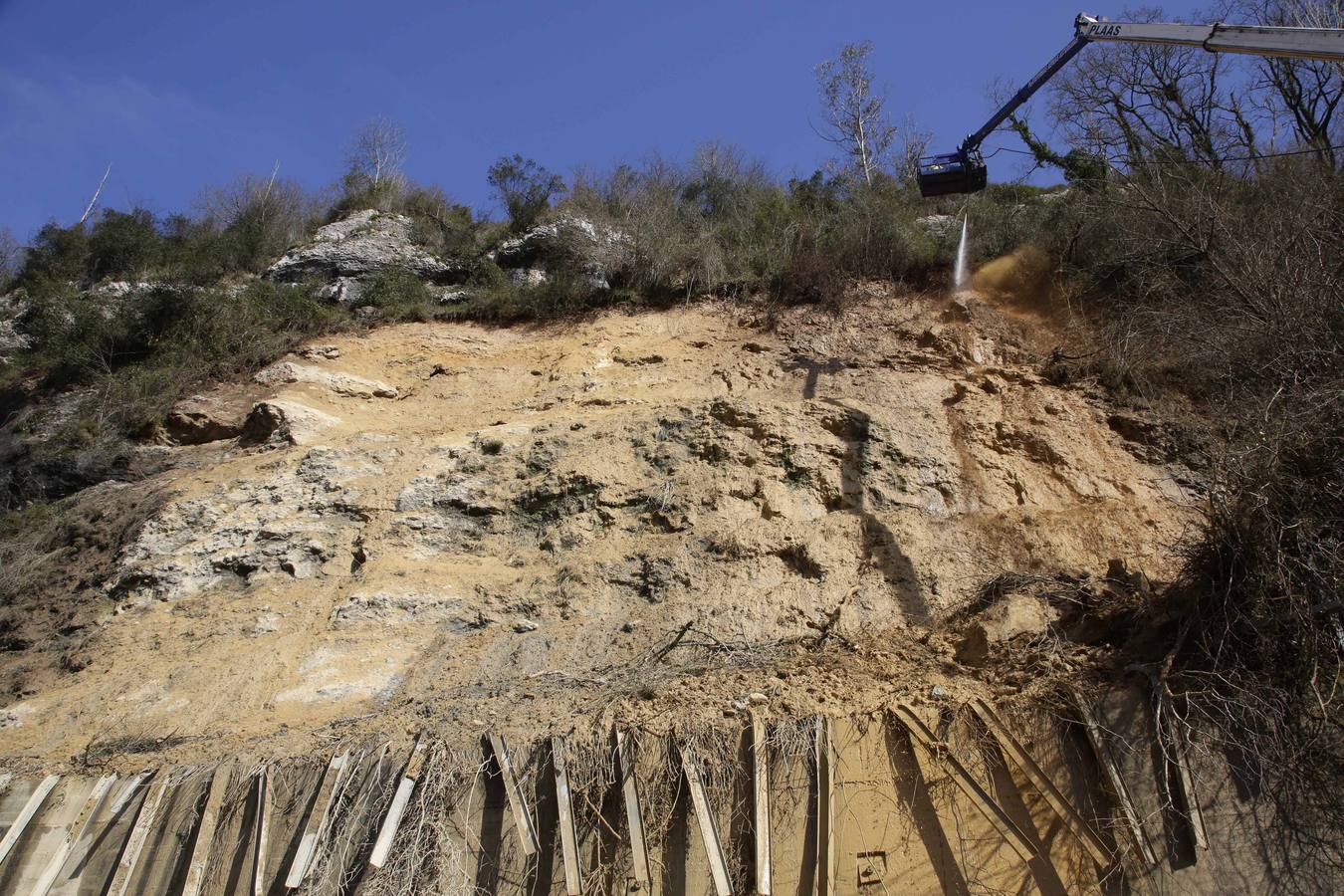 A chorro limpio para asegurar la ladera de la N-634