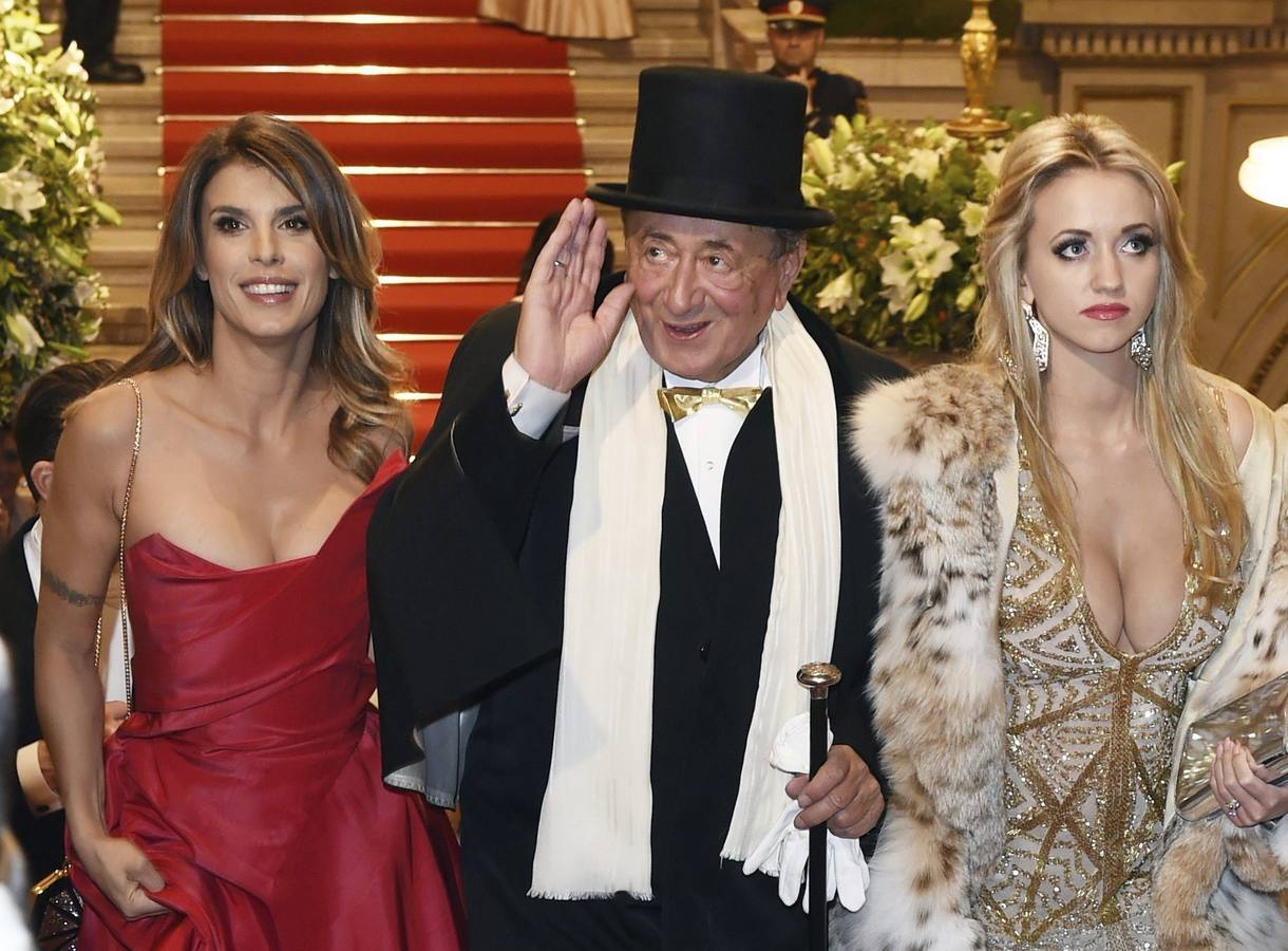 El &#039;desmadre&#039; de Elisabetta Canalis en el Baile de la Ópera de Viena