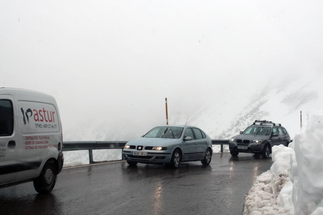 Los aludes complican las comunicaciones en la alta montaña asturiana