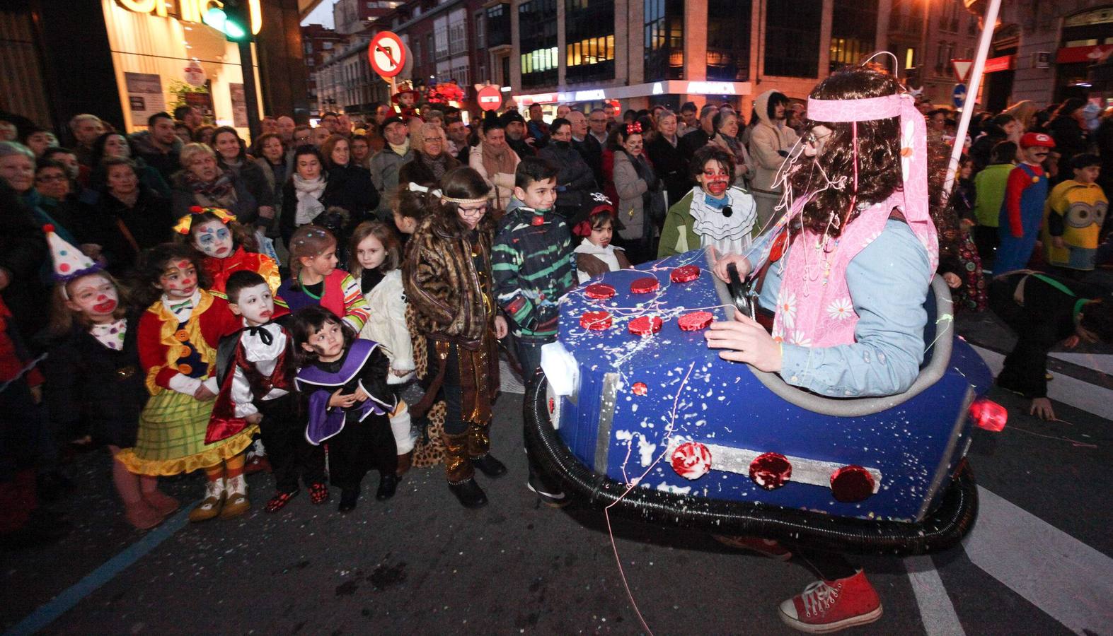 Avilés se vuelca con su desfile de Antroxu