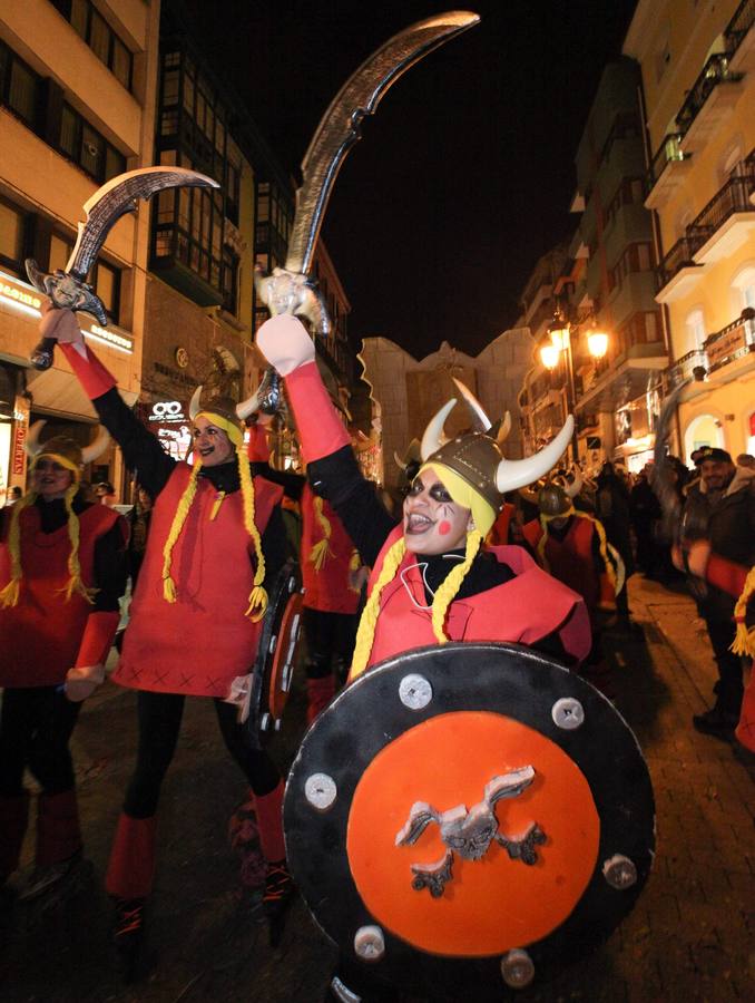 Avilés se vuelca con su desfile de Antroxu