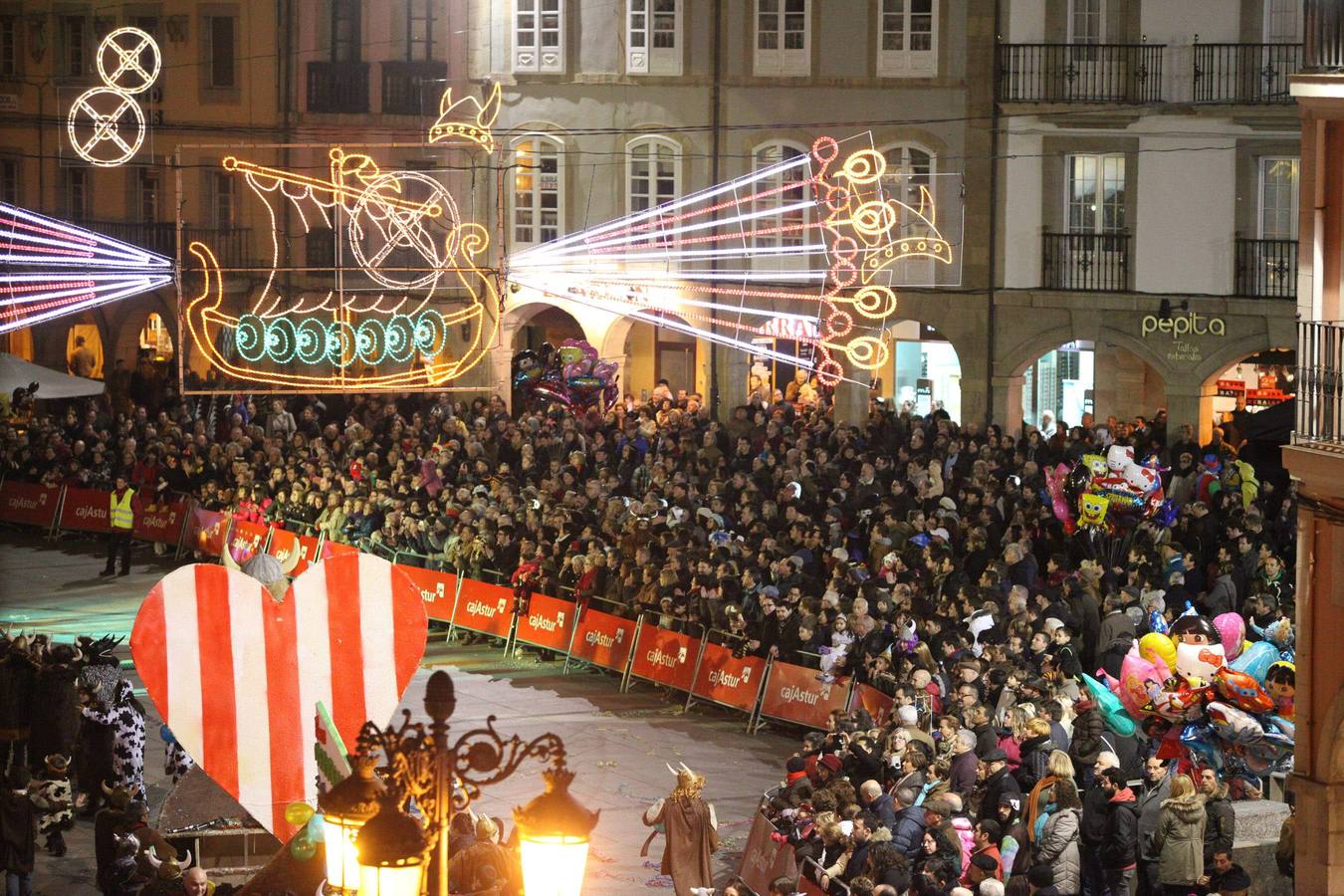 Avilés se vuelca con su desfile de Antroxu