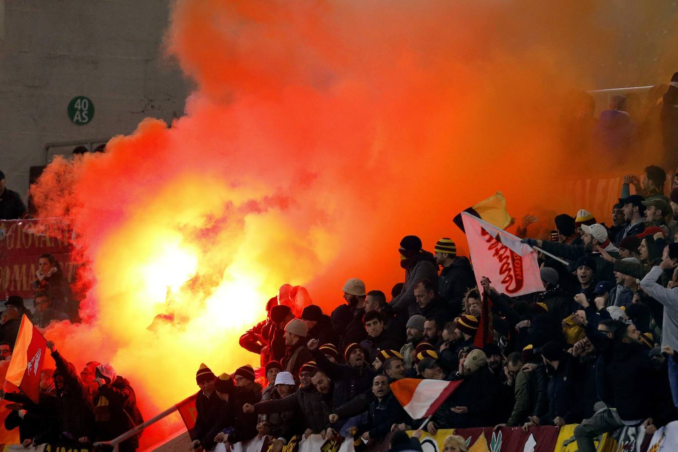 Hinchas del Feyenoord provocan graves disturbios en Roma