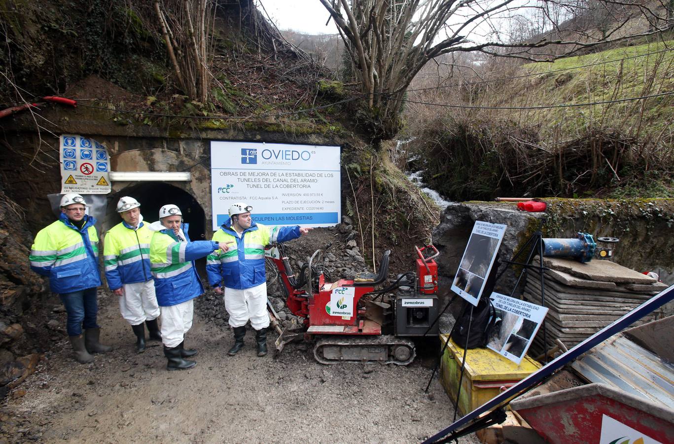 El alcalde de Oviedo visita las obras del canal de agua del Aramo