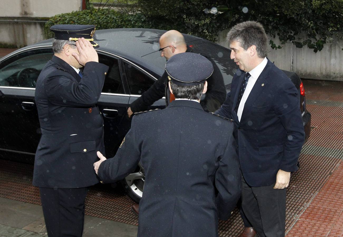 El director general de la Policía Nacional Ignacio Cosidó, visita la comisaría de Gijón