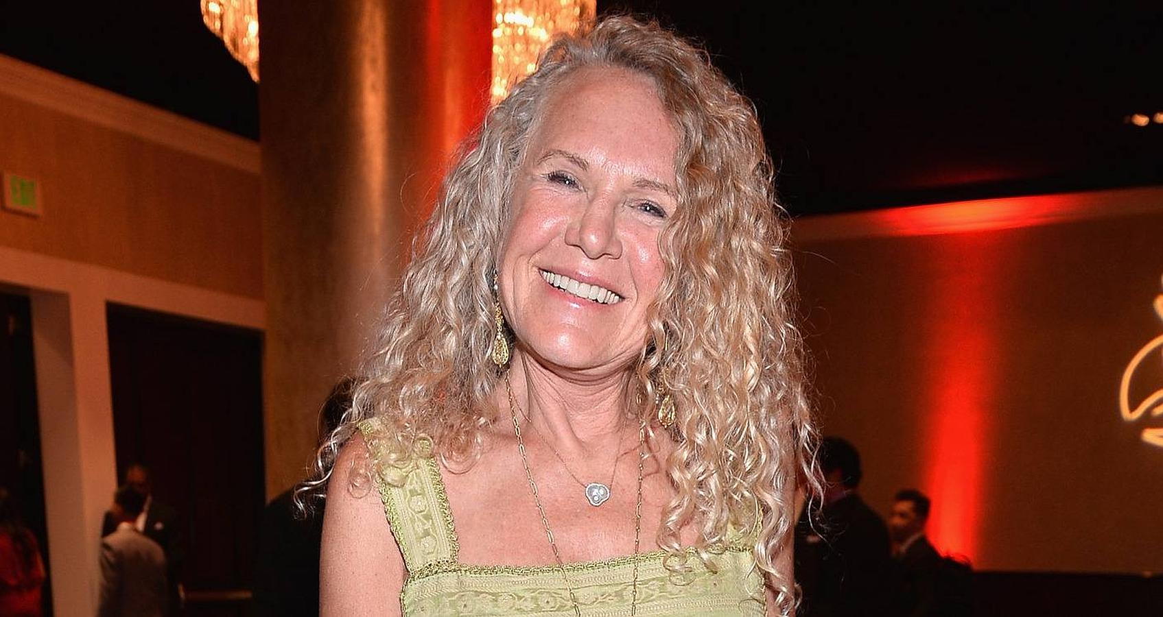 8. Christy Walton. Christy Walton es la mujer más rica del mundo, un título que ha ocupado durante cinco de los últimos seis años. La revista americana relega a la octava posición a la mujer más rica del mundo, Christy Walton, con 41.700 millones de dólares.