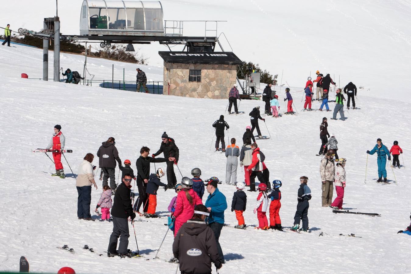 Día perfecto para disfrutar de la nieve en Asturias