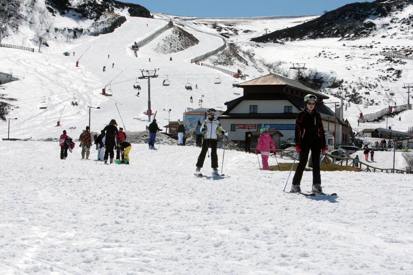 Día perfecto para disfrutar de la nieve en Asturias