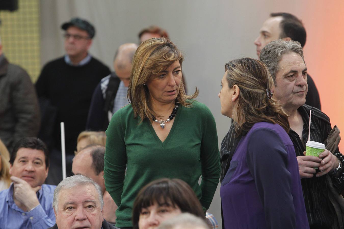 Pedro Sánchez acompaña a Javier Fernández en un multitudinario mitin en La Felguera