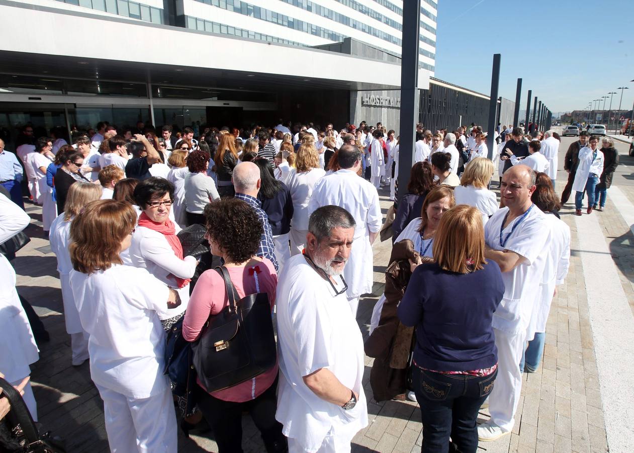Protesta en el HUCA por el mal estado de las instalaciones