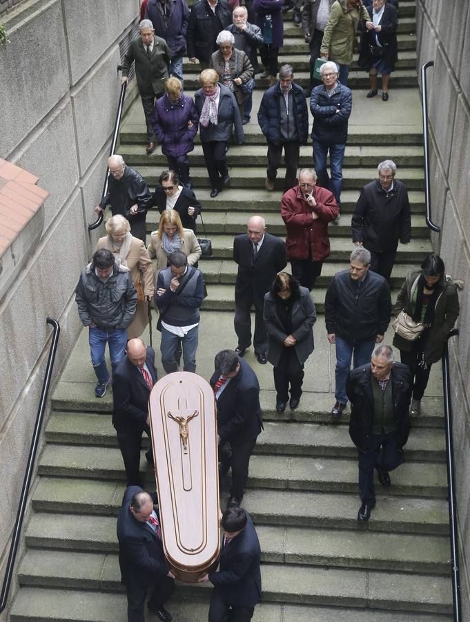 Multitudinaria despedida al sacerdote José Manuel Fueyo