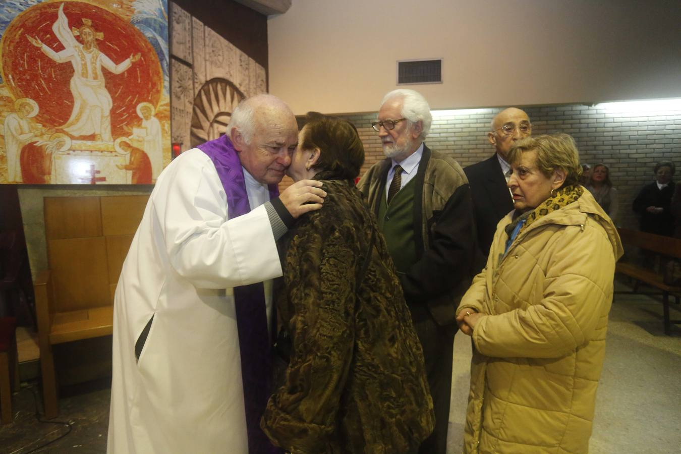 Multitudinaria despedida al sacerdote José Manuel Fueyo