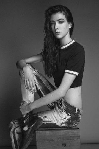 Mar González, la gimnasta de Oviedo que ha conquistado París desfilando para la firma Givenchy