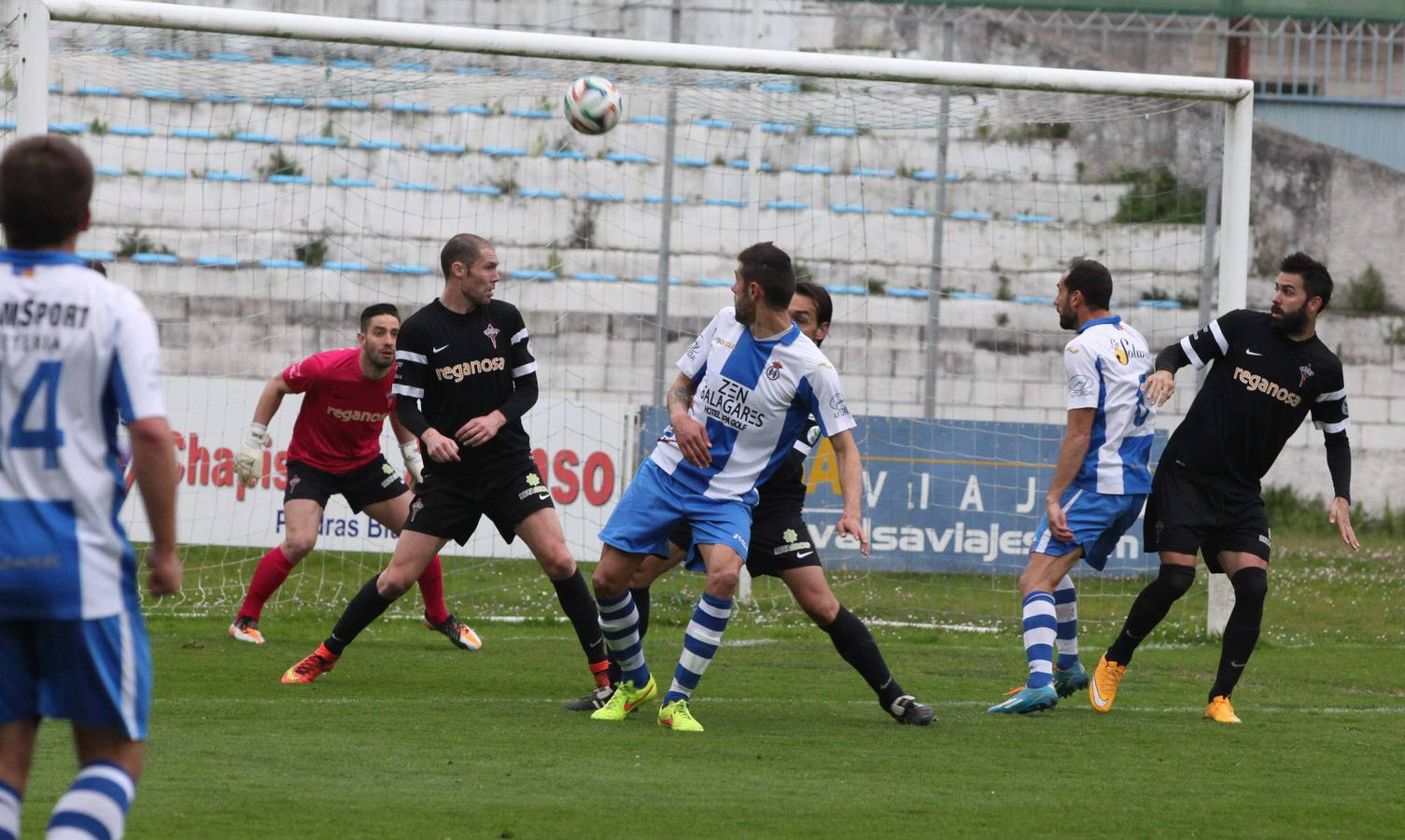 El Real Avilés cae en casa ante el Racing de Ferrol