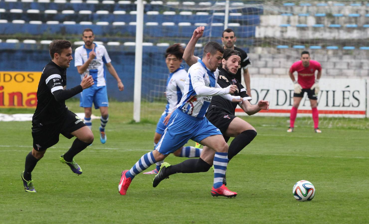 El Real Avilés cae en casa ante el Racing de Ferrol