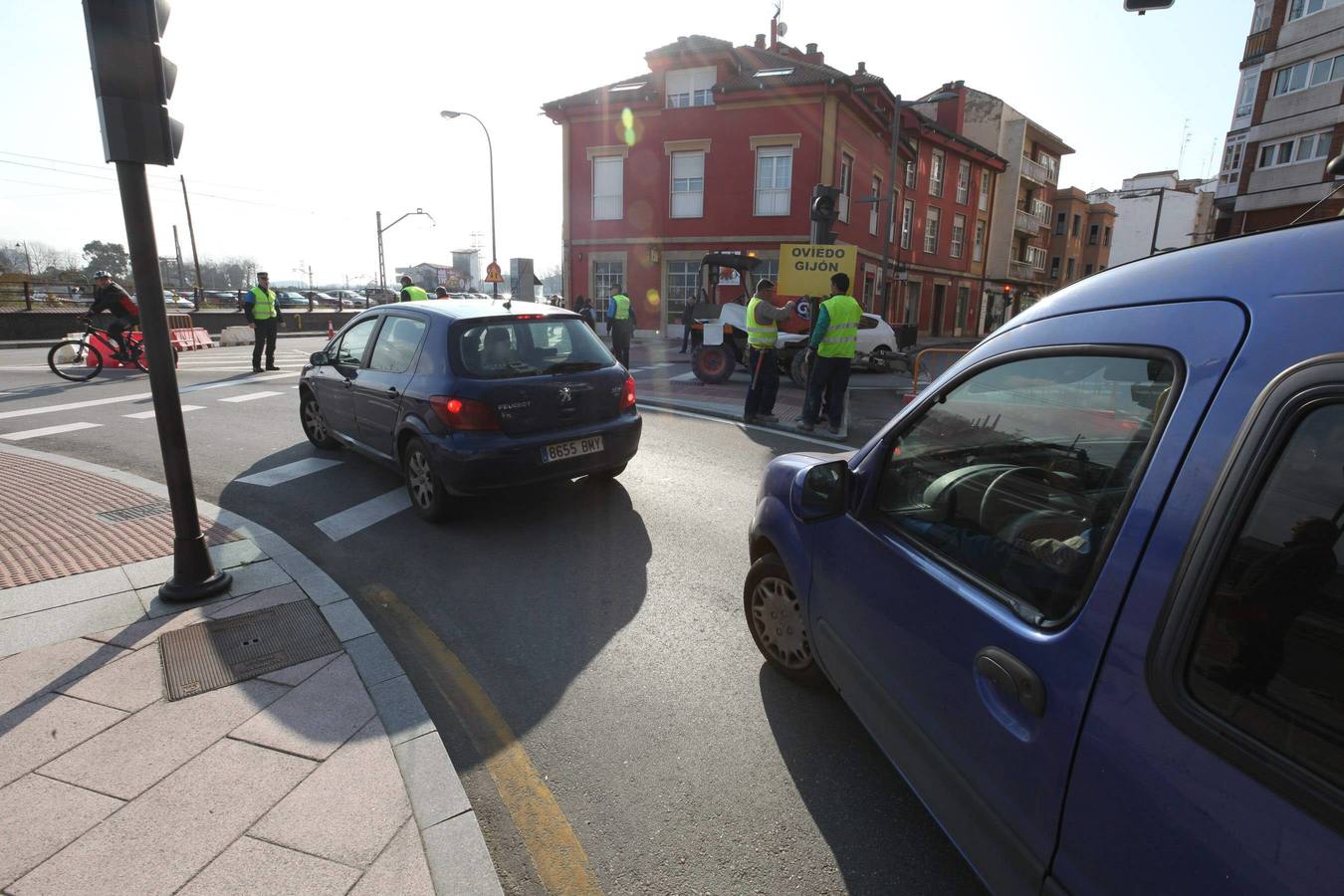 La glorieta de Los Oficios de Avilés, cortada