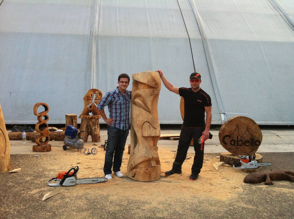 Radek Golebiewski hace impresionantes esculturas con los árboles que poda y tala