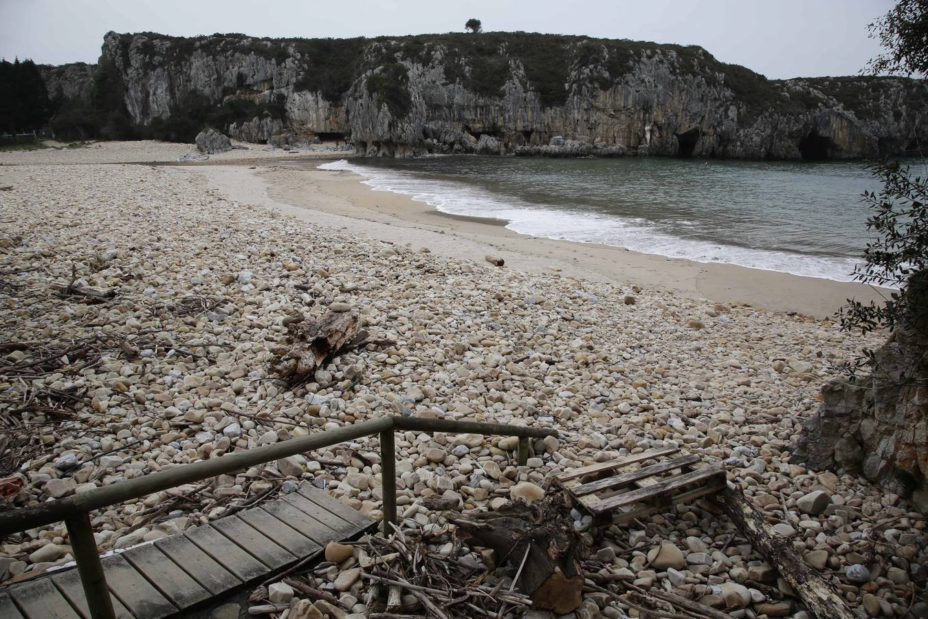 Cuevas del Mar, Llanes