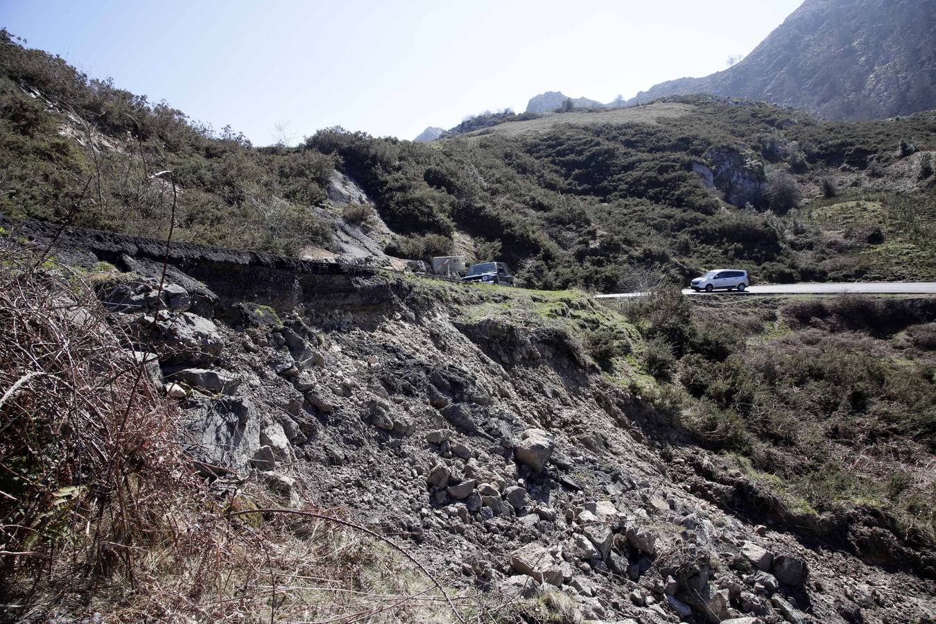 Así está la carretera de subida a los Lagos