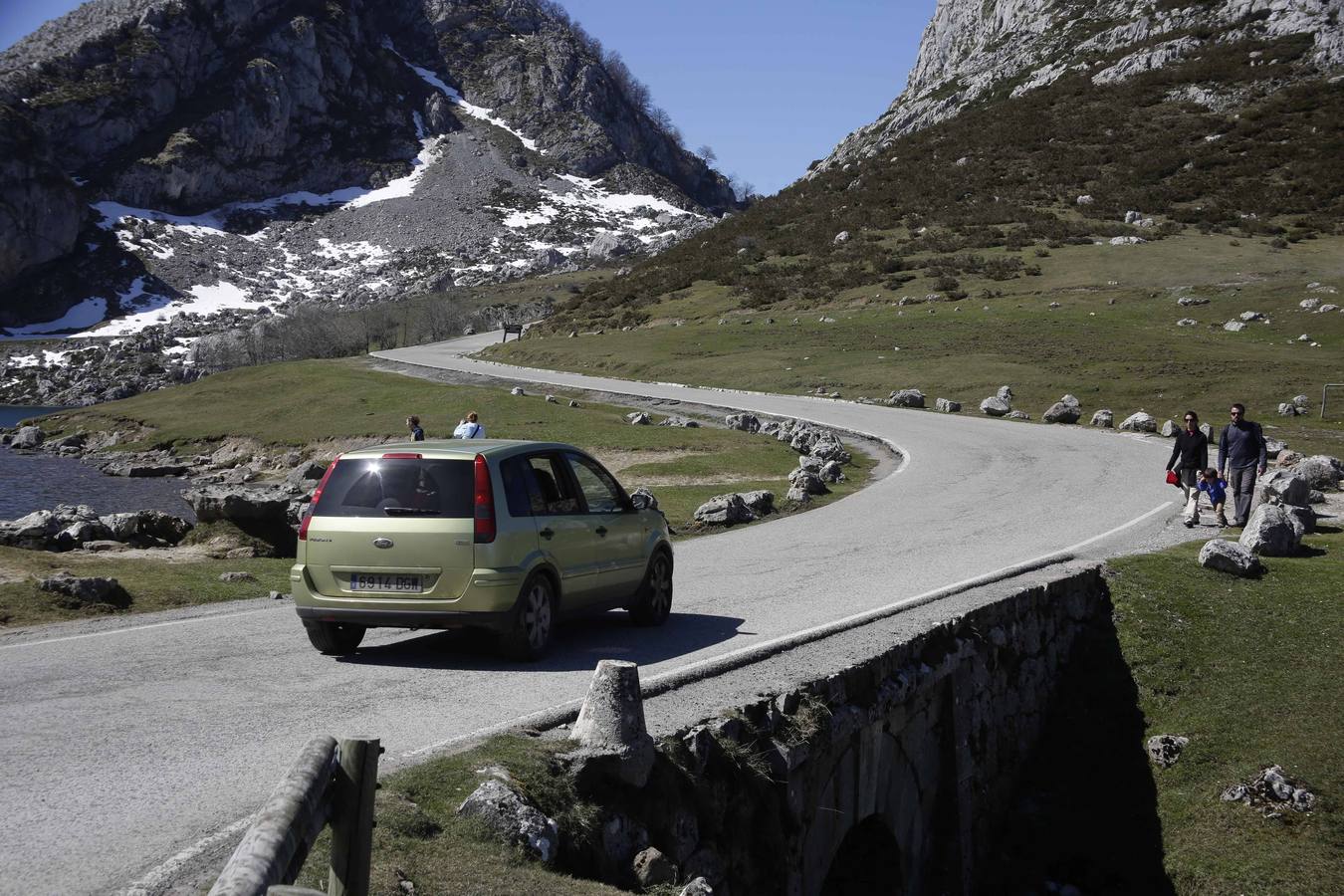 Así está la carretera de subida a los Lagos