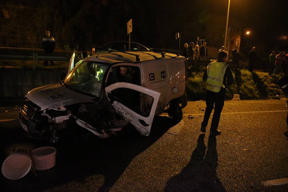Dos heridos en la colisión de dos turismos en Ciaño