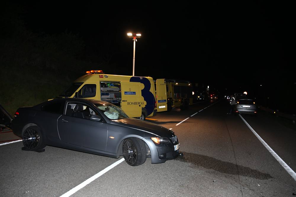 Dos heridos en la colisión de dos turismos en Ciaño