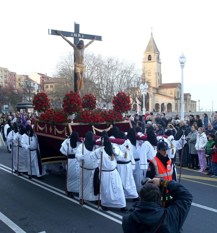 Procesión del Vía Crucis, en Gijón