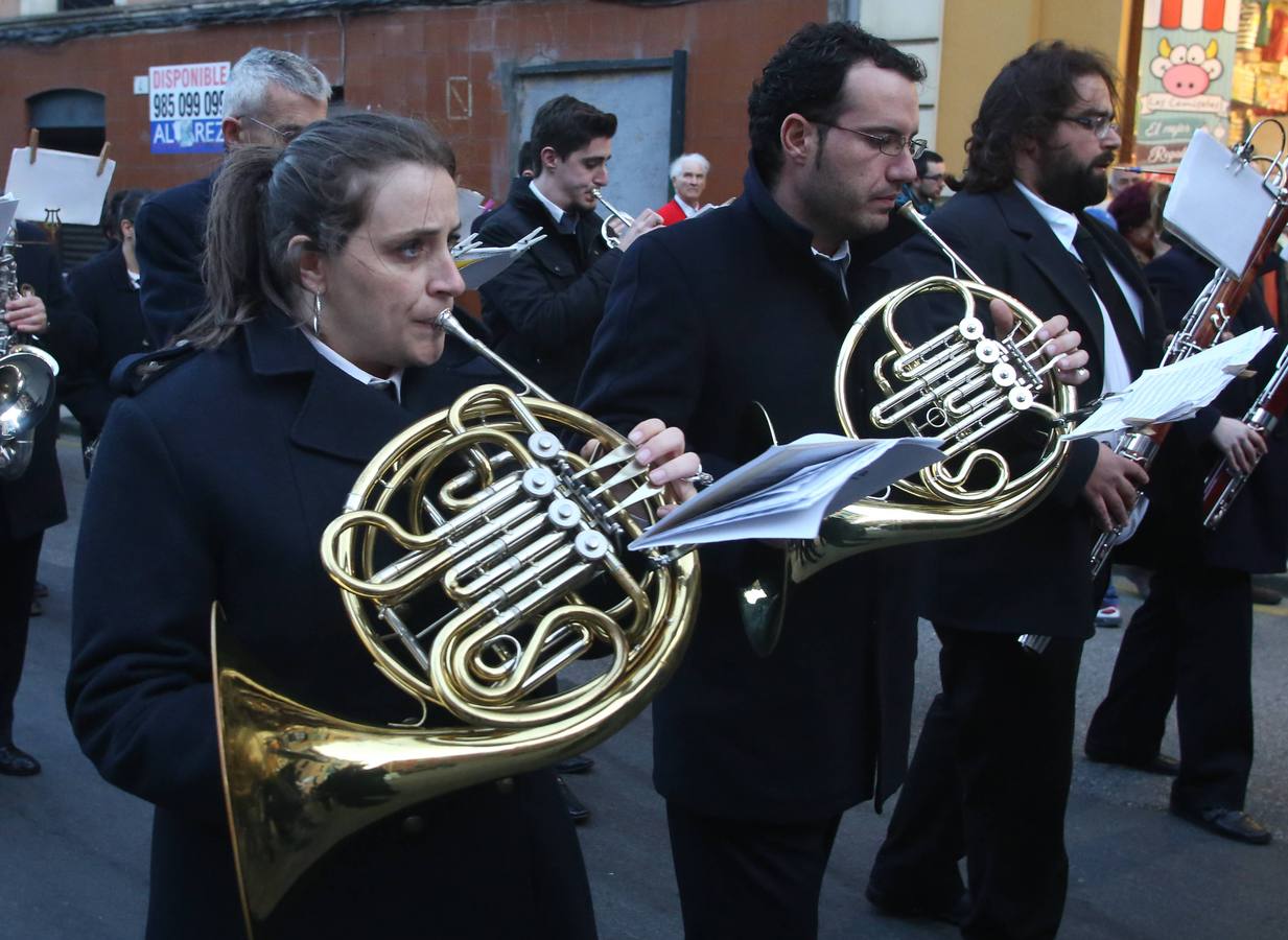 Procesión del Vía Crucis, en Gijón