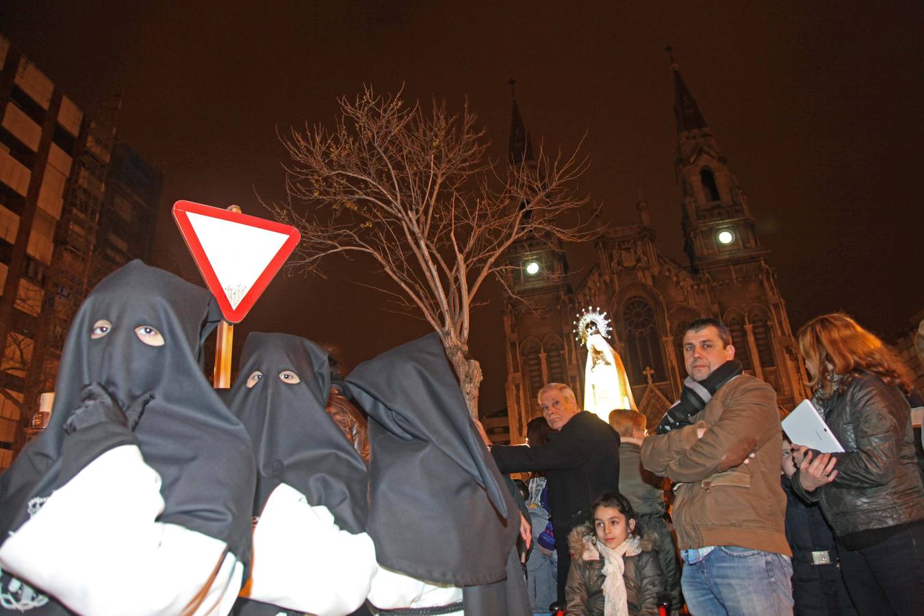 Multitudinaria procesiónde la Resurrección