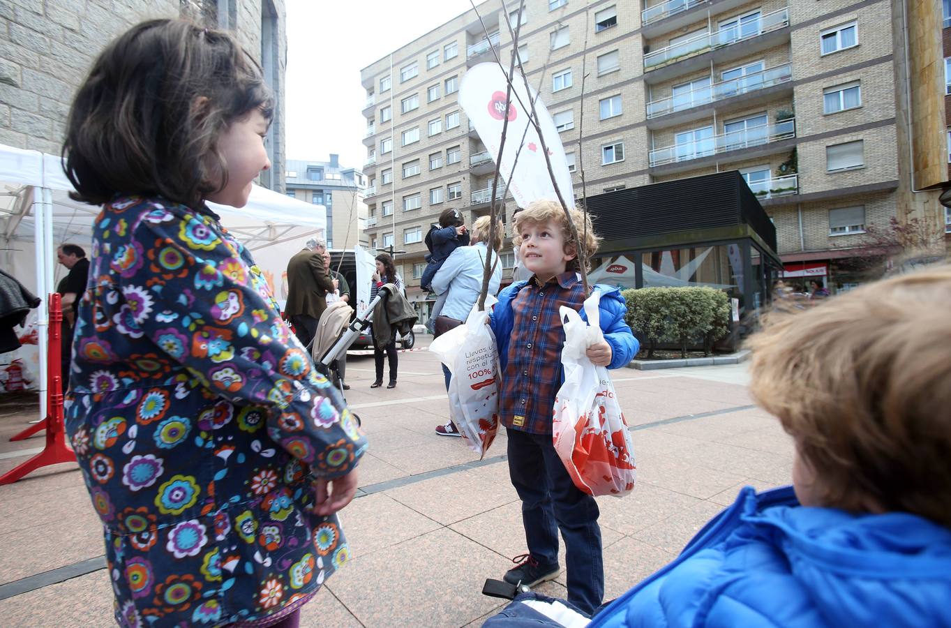 Los niños de Oviedo se comprometen a plantar cerezos