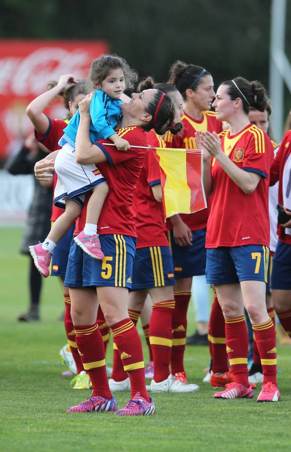 Las chicas de La Roja ganan en Gijón