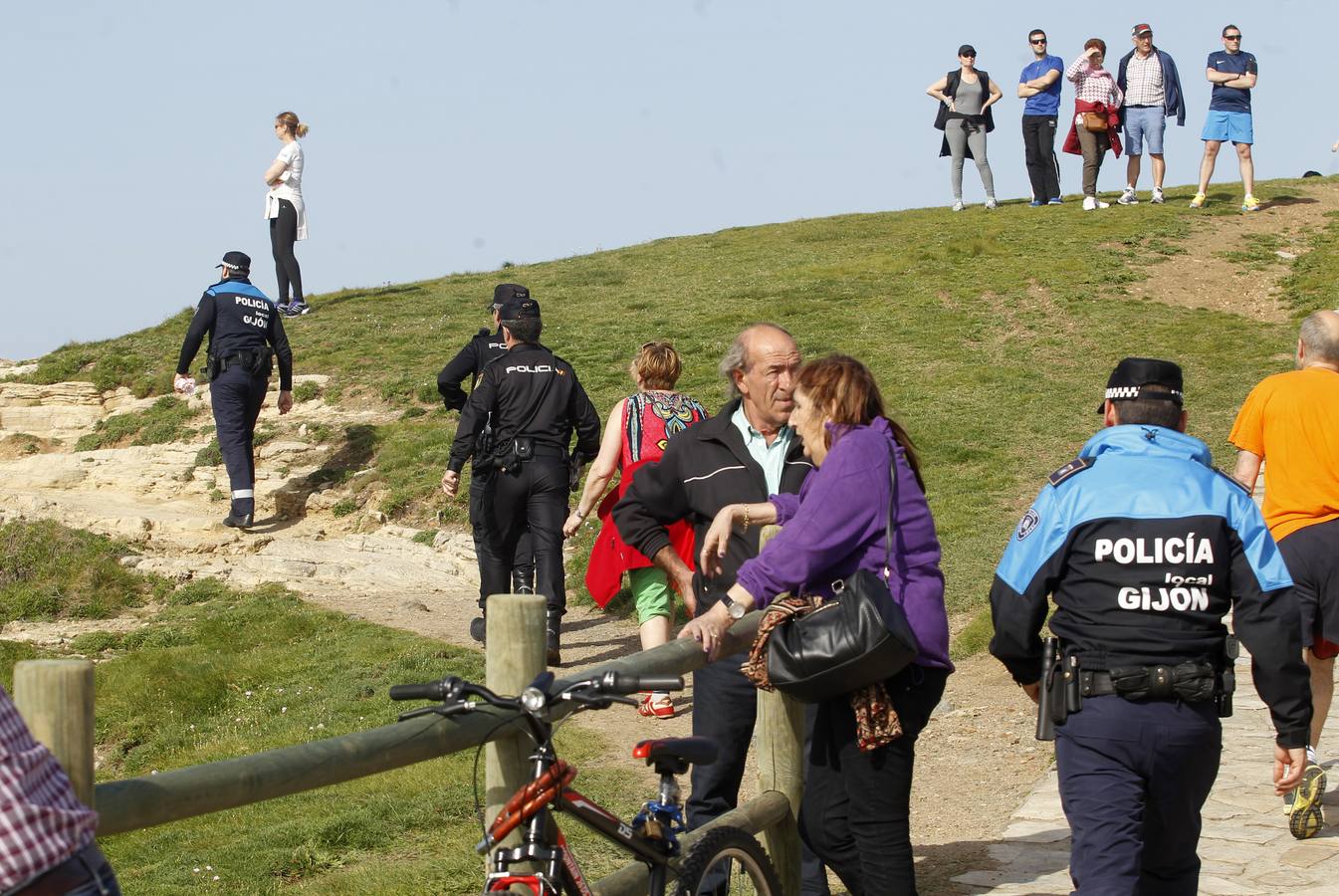 Rescatan el cadáver de un hombre en Gijón