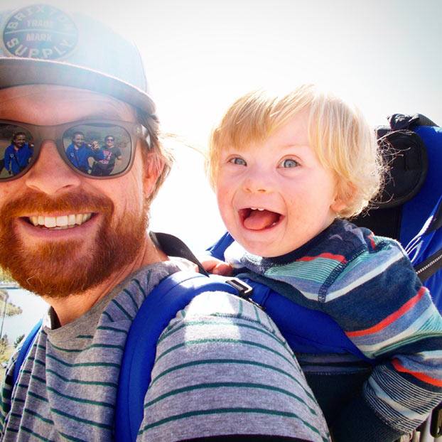 Este padre fotógrafo hace volar a su hijo con síndrome de Down en unas fotos preciosas