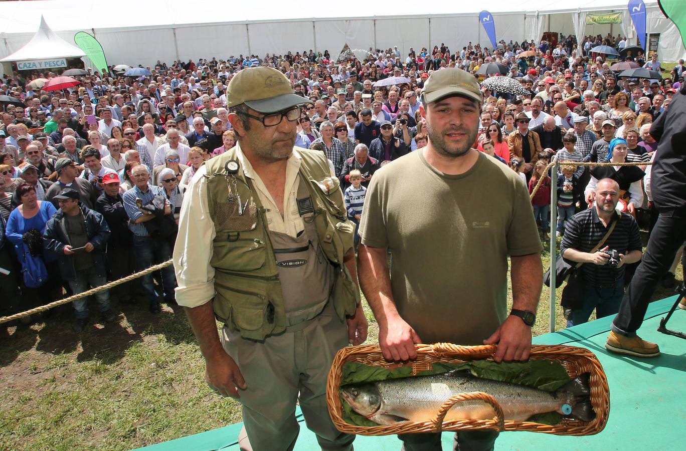 El campanu del río Narcea, un ejemplar de 4,6 kilos