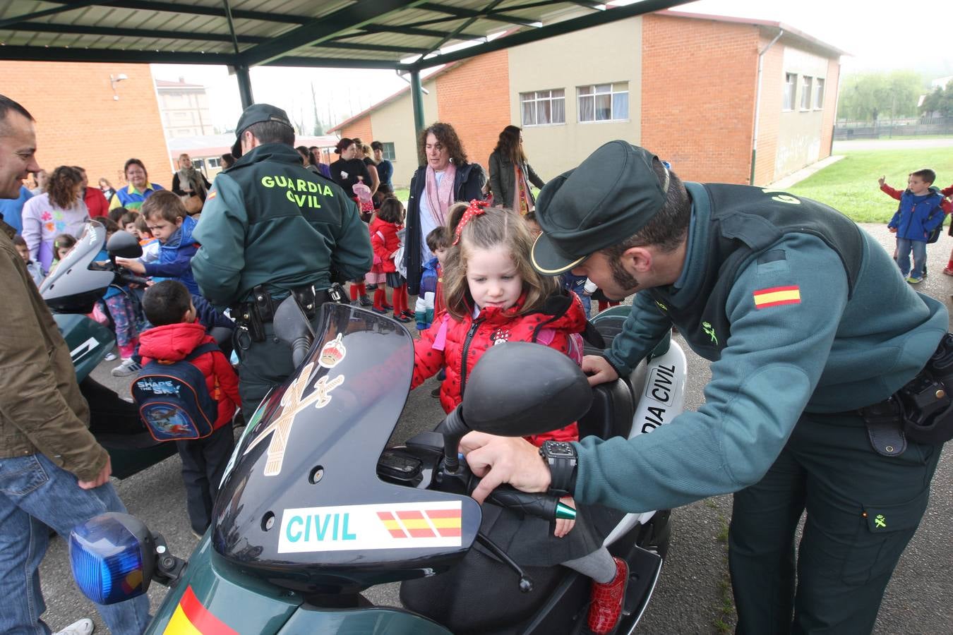 Pequeños agentes por un día