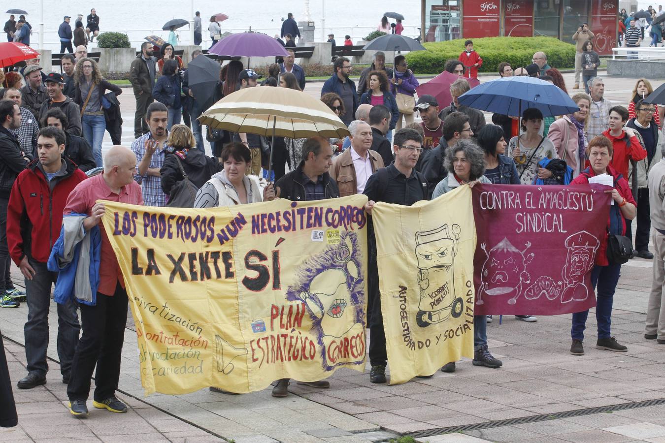 Manifestación de los sindicatos minoritarios por las calles de Gijón