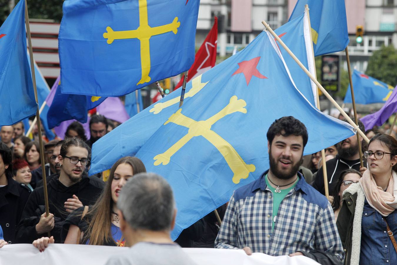 Manifestación de los sindicatos minoritarios por las calles de Gijón