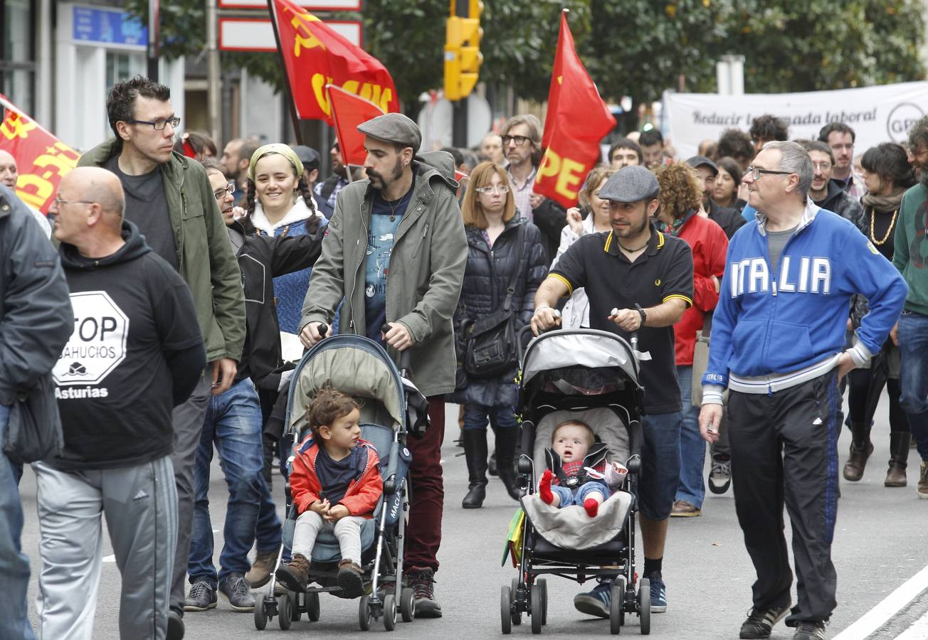 Manifestación de los sindicatos minoritarios por las calles de Gijón