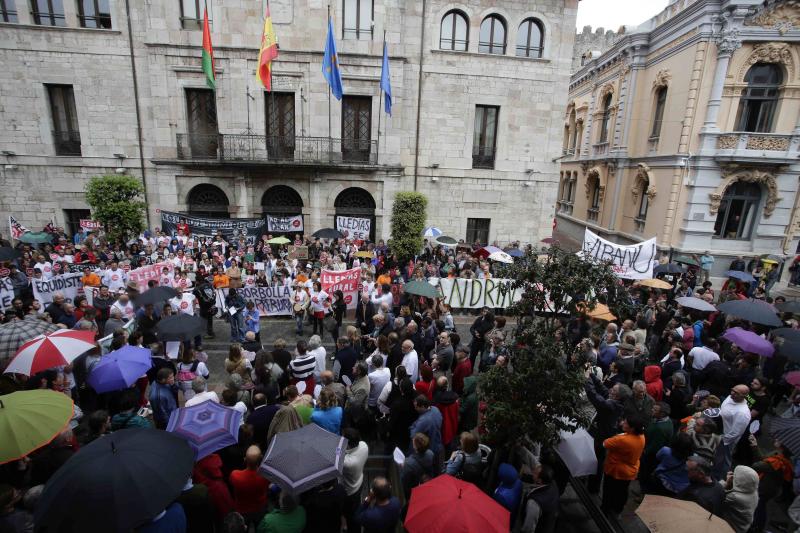 Protesta en Llanes contra el plan urbanístico