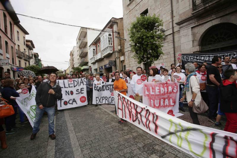 Protesta en Llanes contra el plan urbanístico