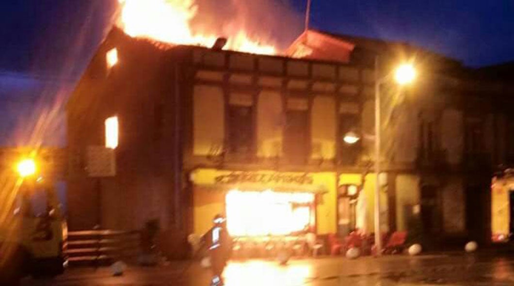 Así quedó el edificio del Bar Correcaminos, en Perán (Carreño), tras el incendio