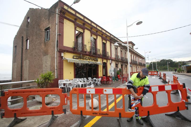 Así quedó el edificio del Bar Correcaminos, en Perán (Carreño), tras el incendio