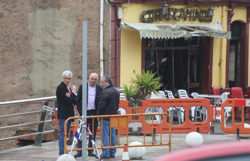 Así quedó el edificio del Bar Correcaminos, en Perán (Carreño), tras el incendio