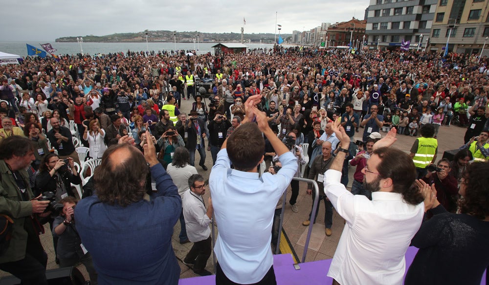 Podemos llena el Náutico en Gijón