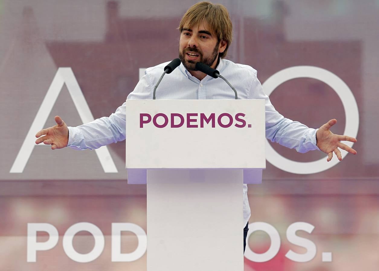 Miles de personas en el mitin de Podemos en Oviedo