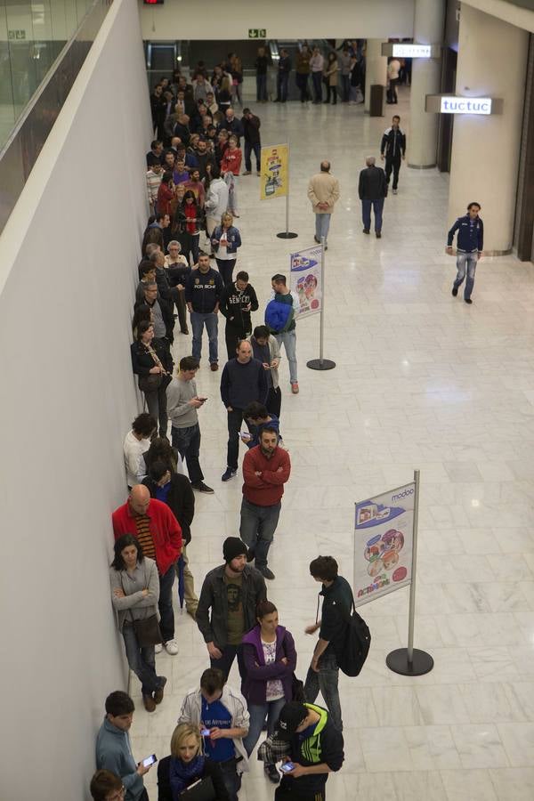 Colas para comprar las entradas del partido entre el Real Oviedo y el Cádiz