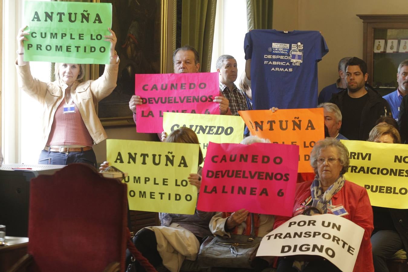 Pleno con bronca en el Ayuntamiento de Oviedo