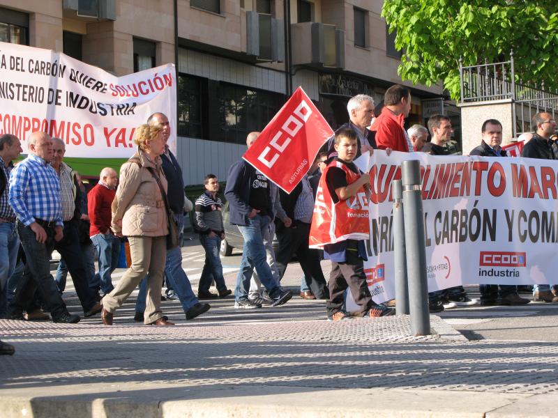 Multitudinaria manifestación en Cangas del Narcea en defensa de la minería