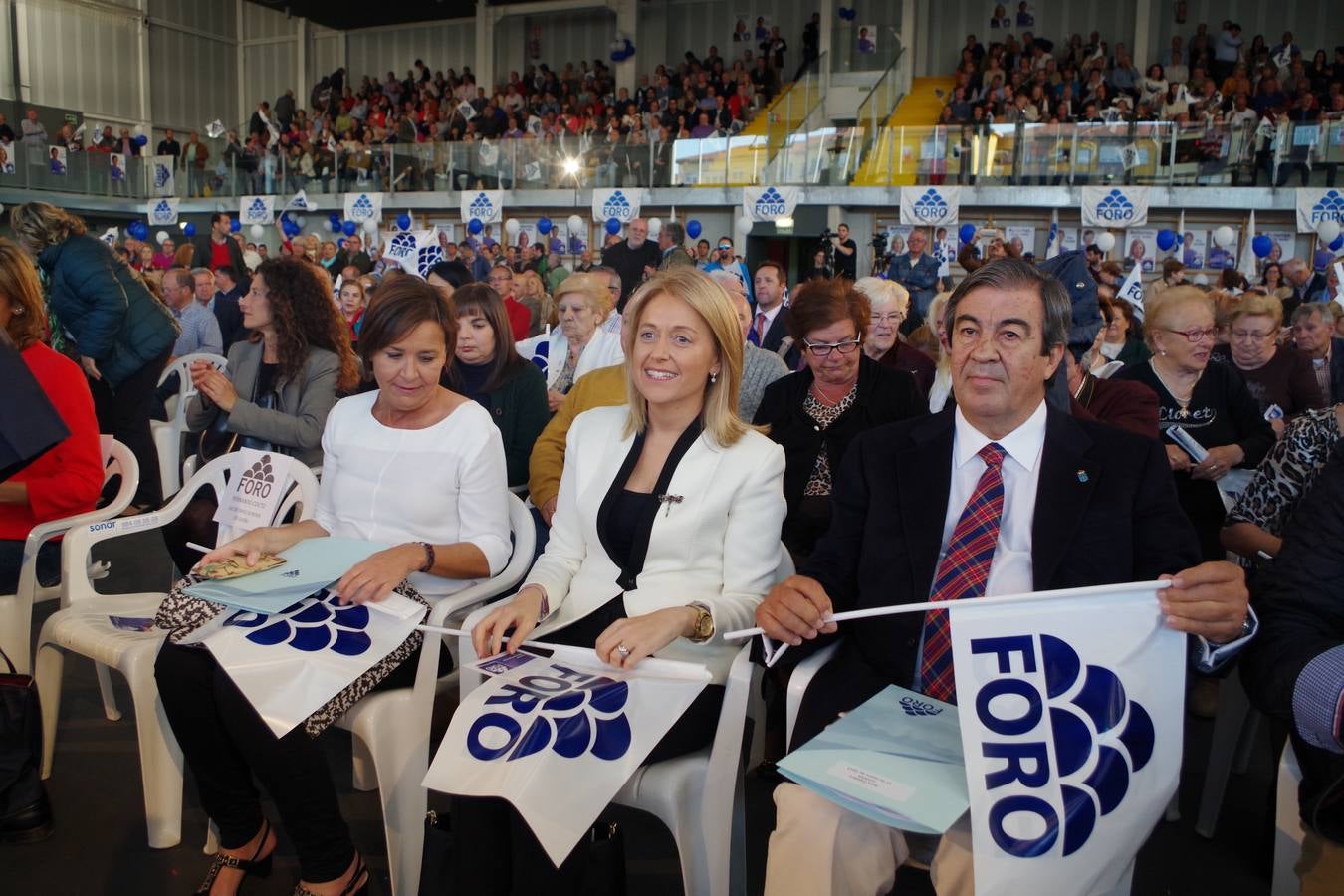 Más de un millar de personas en el mitin central de Foro en Gijón